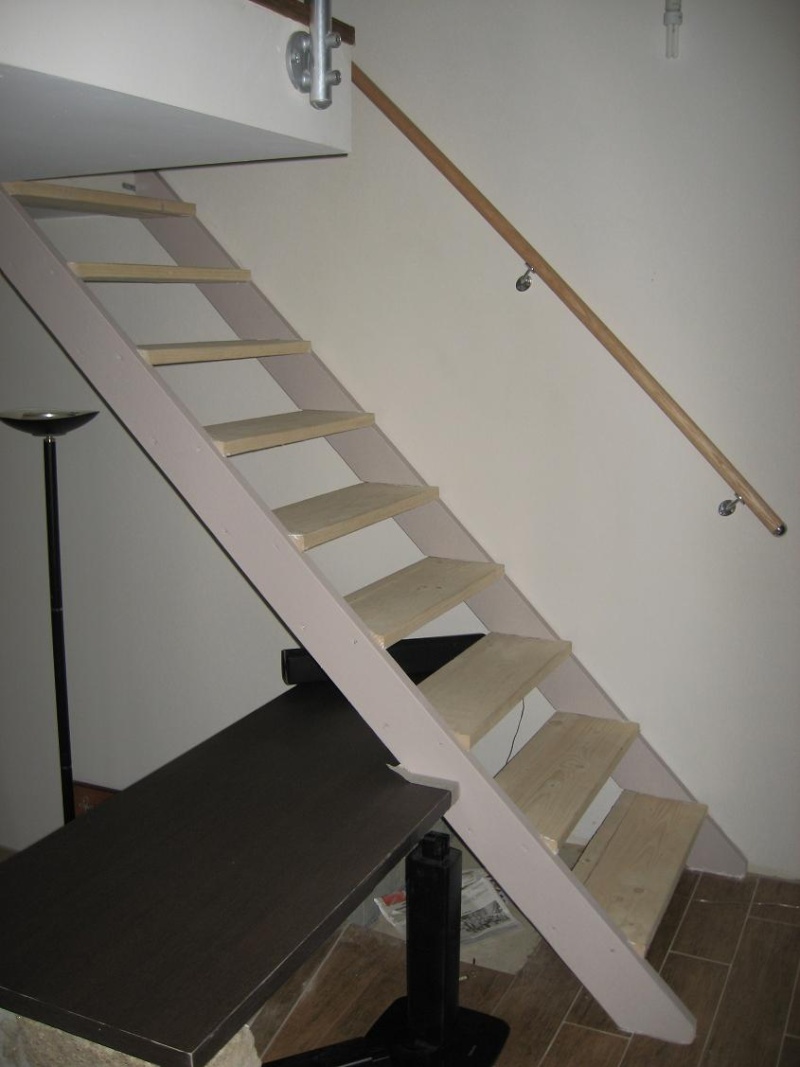 peindre un escalier en pin brut Escali11