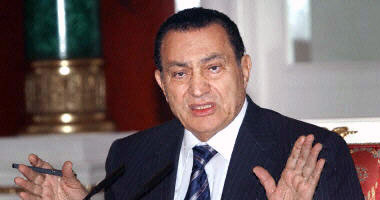 مبارك يتنحى عن رئاسة مصر والمجلس الأعلى للقوات المسلحة يتولى شئون البلاد S2201110