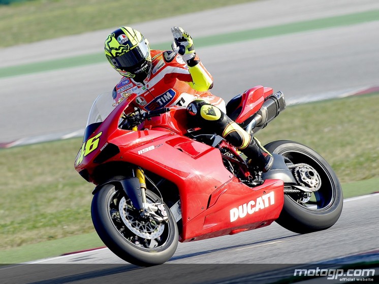 Rossi teste sa condition physique à Misano Rossi_12