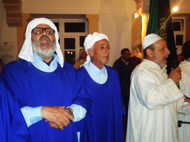 Soirée 0 Dar souiri: hmadcha et groupe "al fanne al assile " ..... Dsc05414