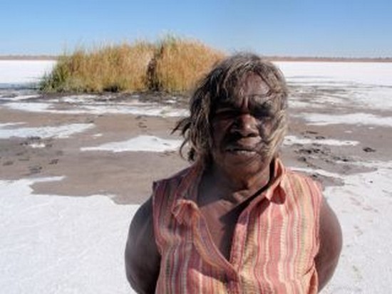 anthropologie aborigènes d'australie Courrier international yuwali 1964 : Contact en Australie documentaire film Bentley Dean Martin Butler forum