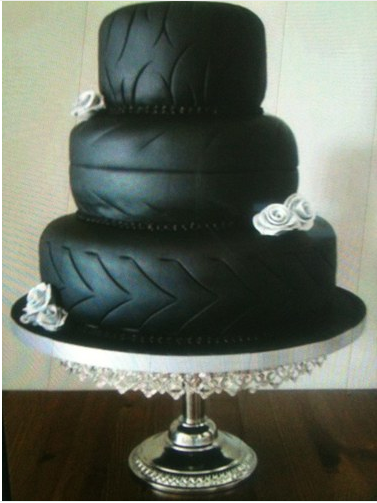 Déçue par son gâteau de mariage raté, elle le met en vente sur Ebay 2013-010