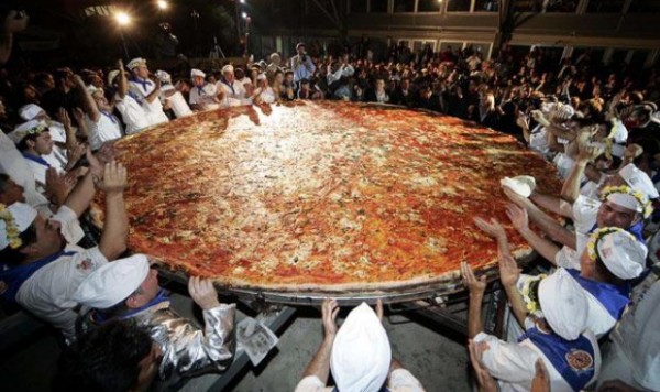 Top 20 des records à la con du Guinness Book Pizza-10
