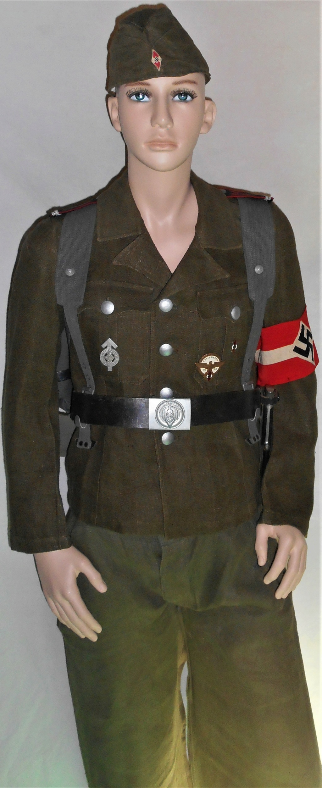 WW2 German, Soviet, Allied militaria, uniforms, awards, weapons history.  War relics forum