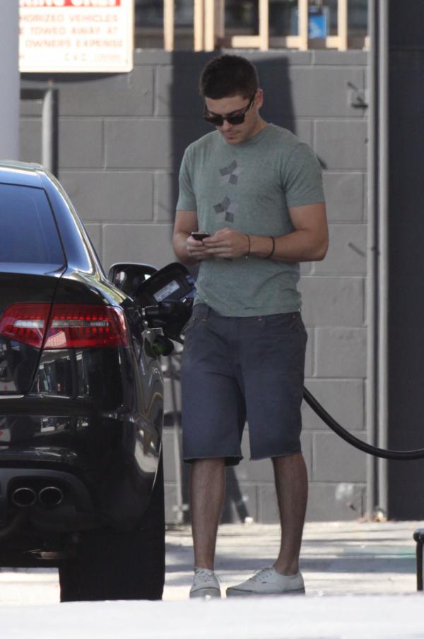 Pumping Gas (31.01.11) Zac-ef10