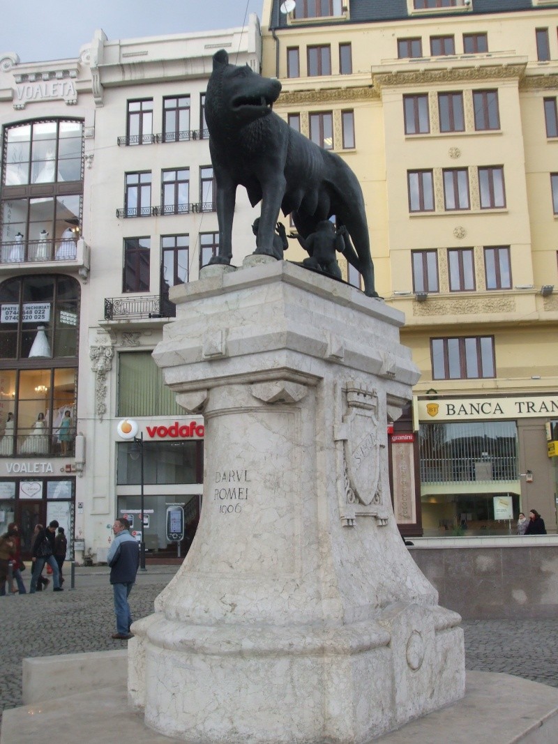  Romulus et Rémus, symbole de la romanité au centre de Bucarest  Dscf0710