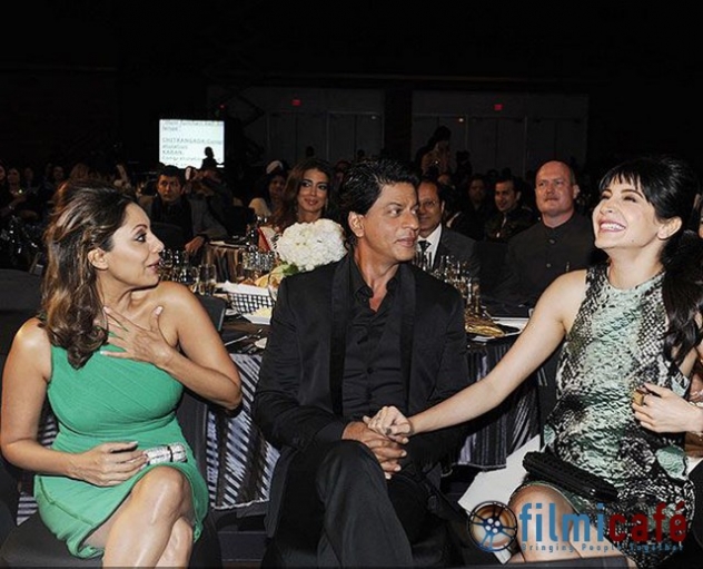 Shahrukh et Gauri à la Cérémonie de TOIFA Showim20