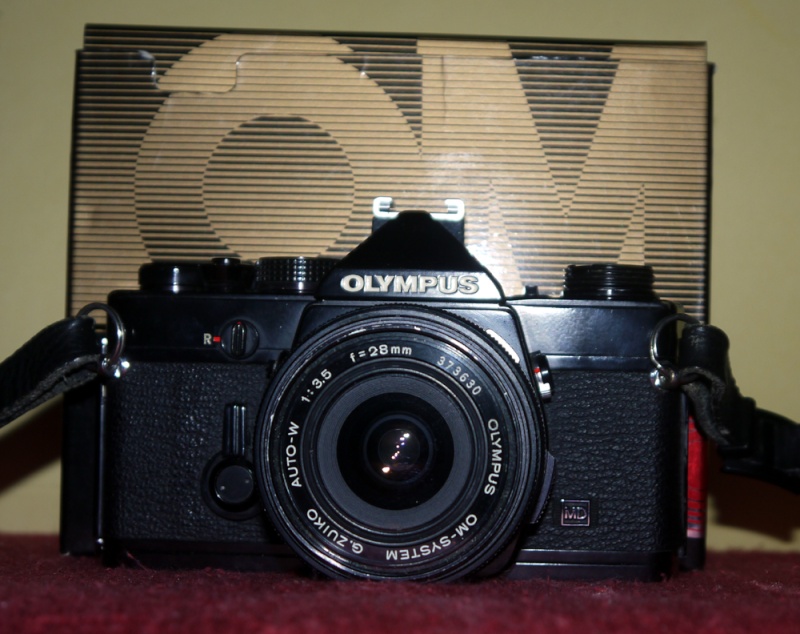 a vendre  olympus argentique  OM1 n Mavec objectif  28mm 3.5 P1000710