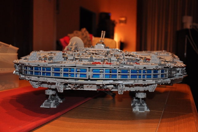 Lego - 10179 - UCS Faucon Millenium Dsc_0812