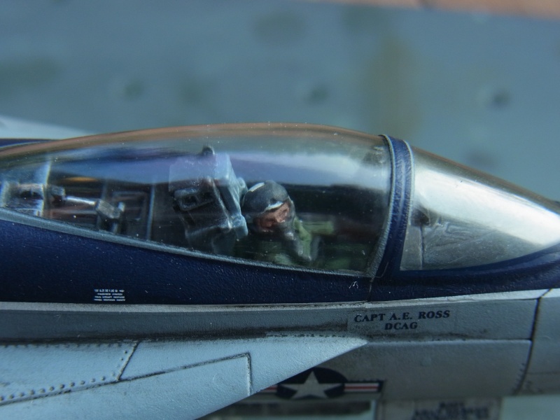 Meine F-18F auf dem neuen Italeri Träger Deck in 1:72 Rimg0018