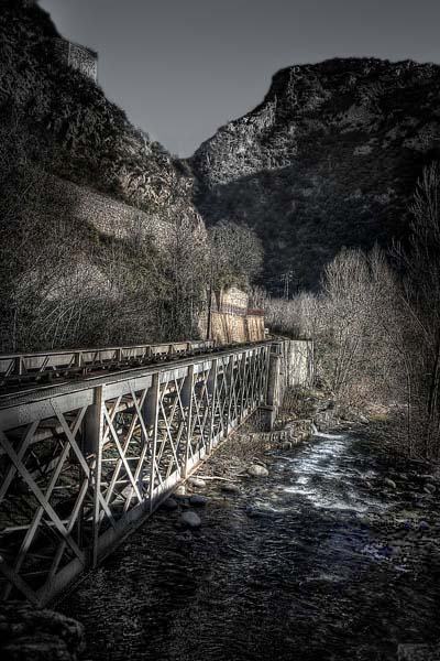 le pont entre deux montagnes Pont_e10