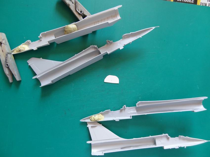 DASSAULT MIRAGE 2000 N 1/72 - Page 2 006_he10