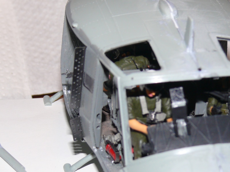 UH-1C HUEY HEAVY HOG au 1/35ème d'ACADEMY - Page 3 P1230434