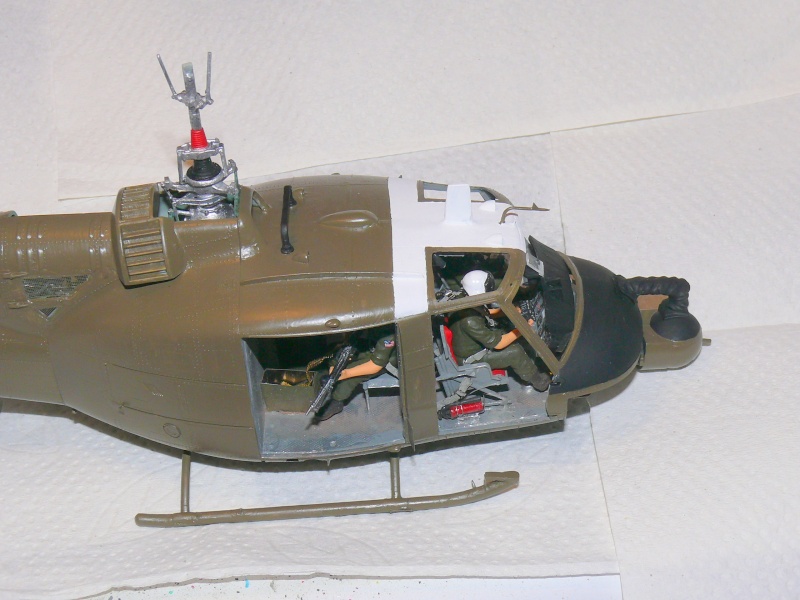 UH-1C HUEY HEAVY HOG au 1/35ème d'ACADEMY - Page 4 P1230517