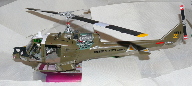 UH-1C HUEY HEAVY HOG au 1/35ème d'ACADEMY - Page 4 P1230618