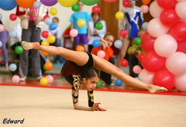 Les gymnastes lorsqu'elles étaient très jeunes - Page 2 P8yyuc10