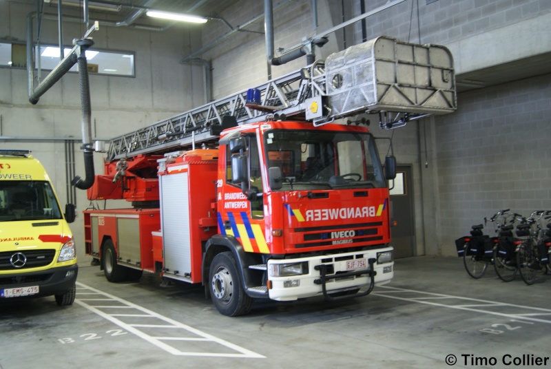 Brandweer Antwerpen - Page 4 Dsc06231