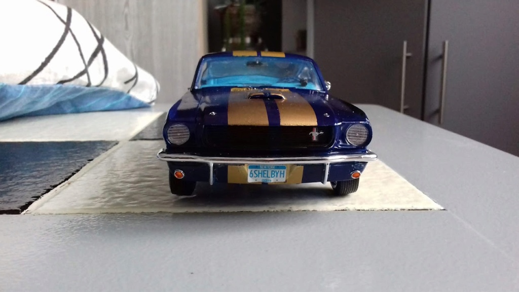 FORD MUSTANG 2005GT revell au 1/25  20211156