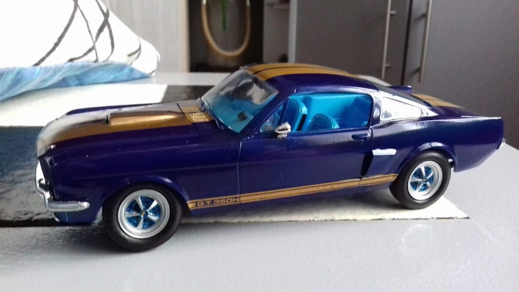 FORD MUSTANG 2005GT revell au 1/25  20211159