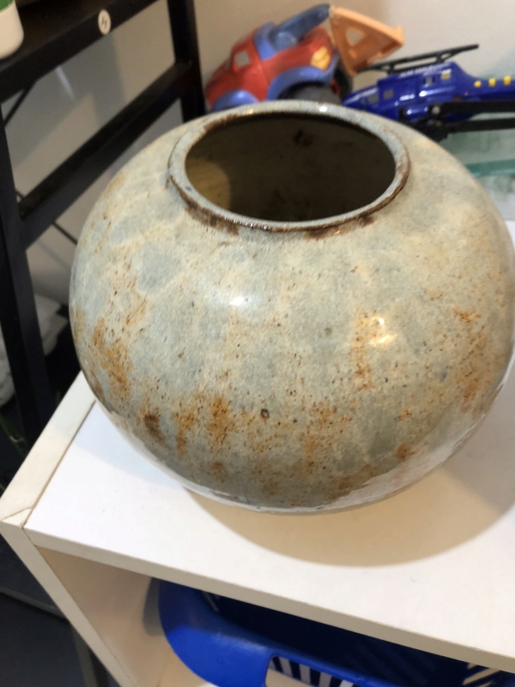 Identifying a pottery mark 84402710