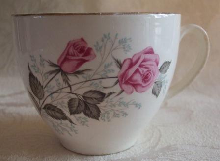 rose - Old Rose & bud on Fatbum Cup Cl_fat10