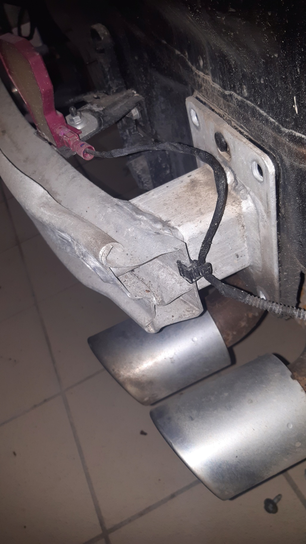 TUTO installation d'un attelage sur un TTS roadster MK3 20230255