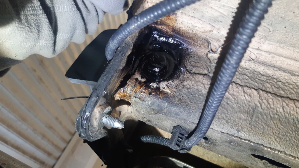 TUTO installation d'un attelage sur un TTS roadster MK3 20230269
