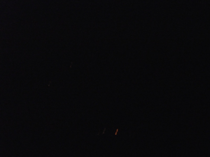 2013: le 22/06 à 22h45 - Boules lumineuses en file indienne - arinthod - Jura (dép.39) Bizare18