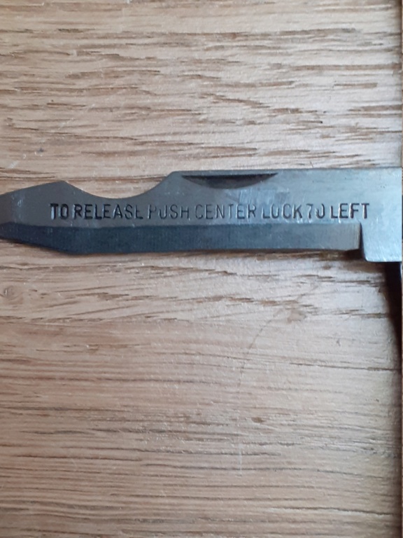 couteau de poche type TL 29 et autre modèle 20200962