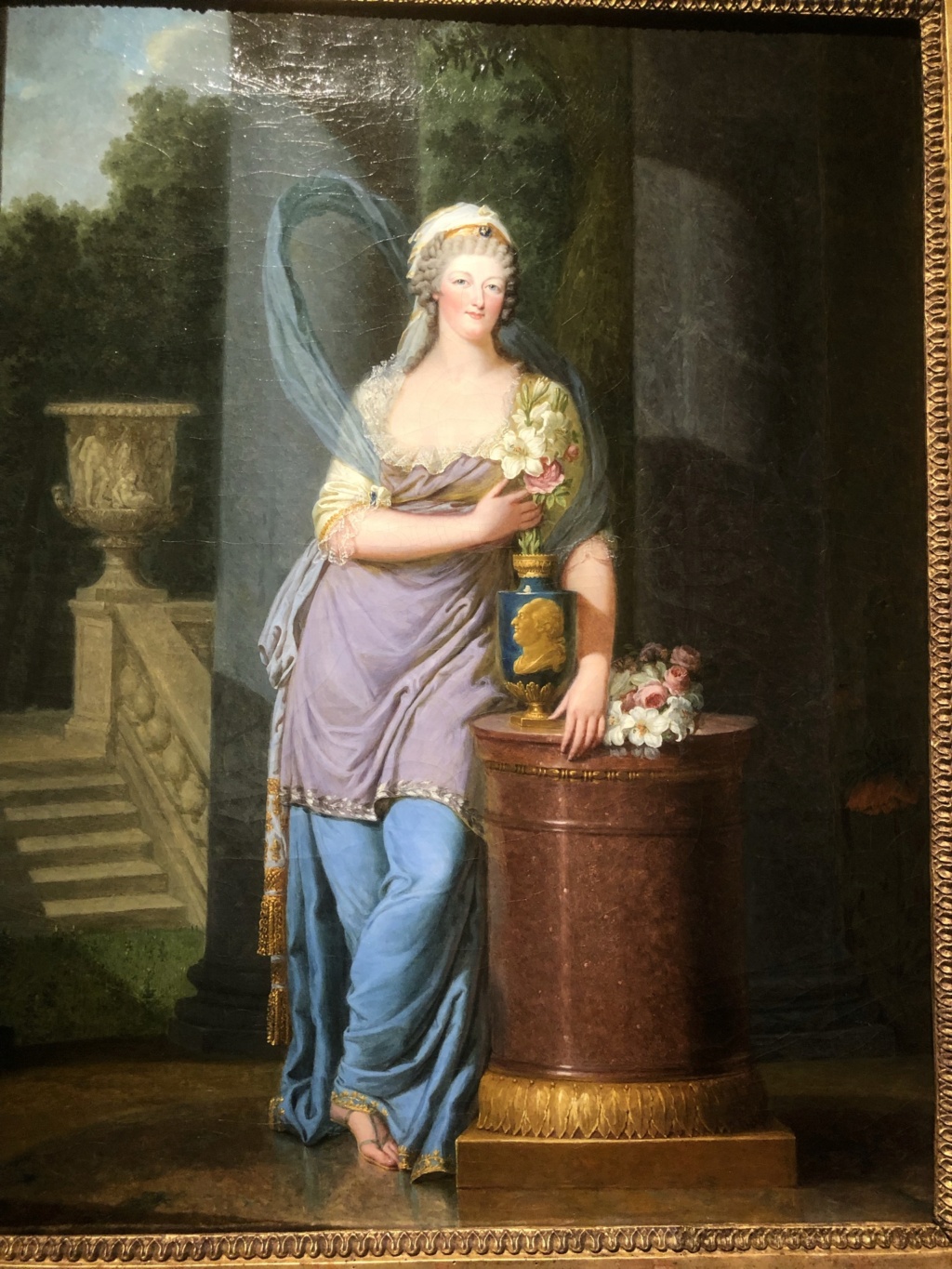 Portraits de Marie-Antoinette costumée à l'antique, ou en vestale, par et d'après F. Dumont  - Page 2 2f7dc210
