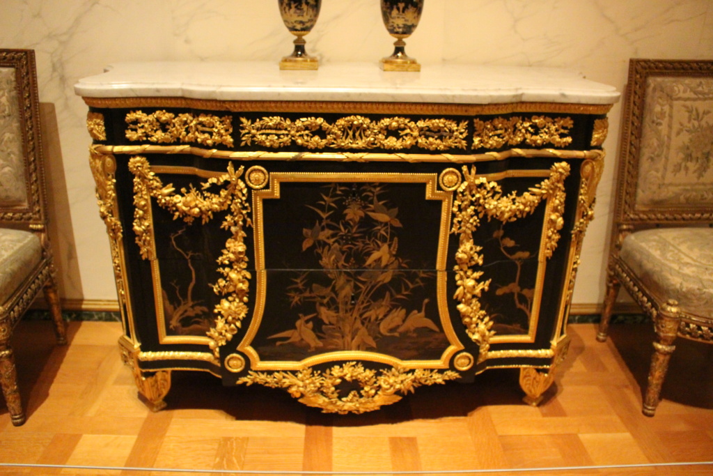 Le mobilier de Marie Antoinette au MET Museum (New York) - Page 3 Commod12