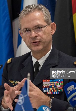 France: Général de l'armée de l'air Denis Mercier question décoration Merc10