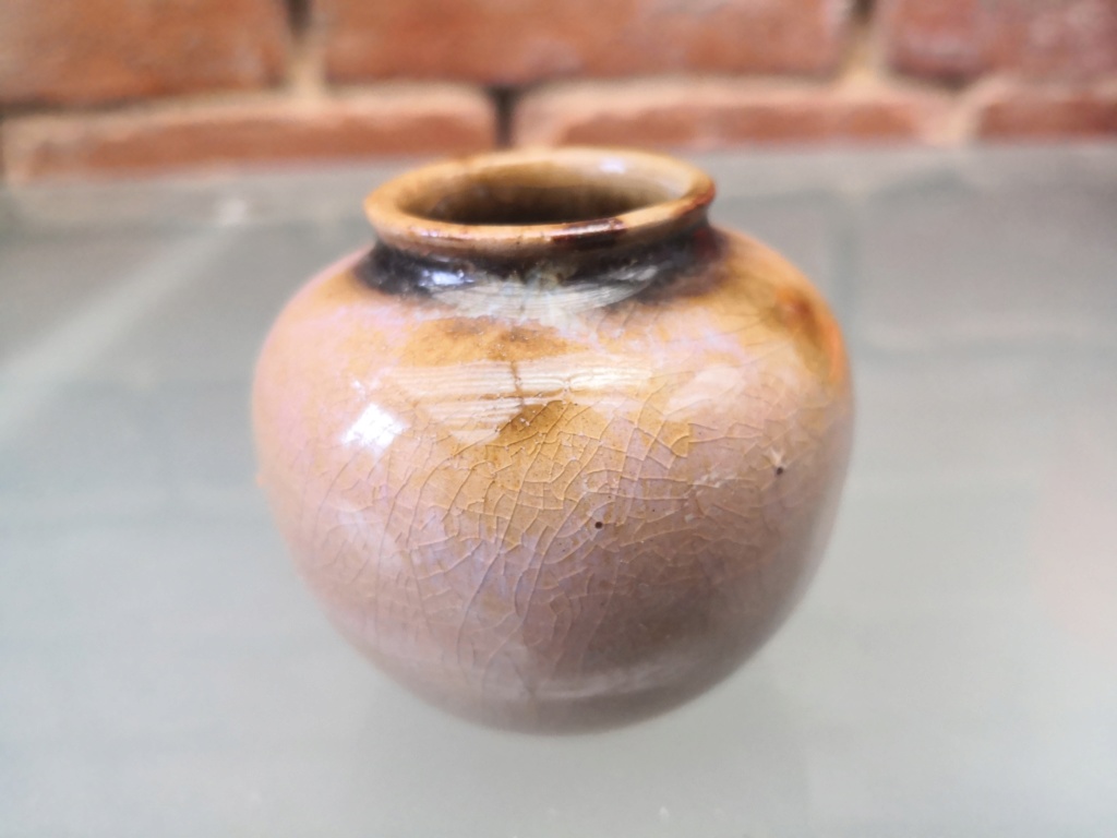 Small high glaze pot 6cms high Img_2057
