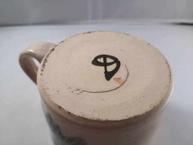 Swan mug with swan neck handle signed Img_2091