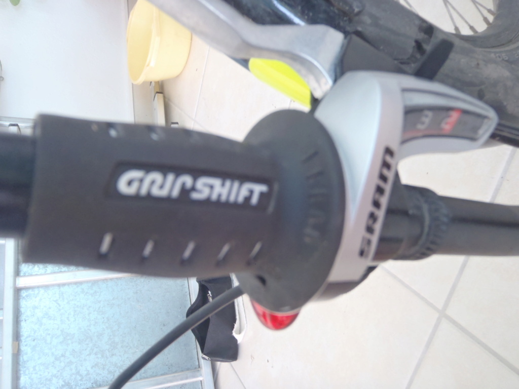 Poignée SRAM Gripshift dérailleur AV sans effet Poignz10