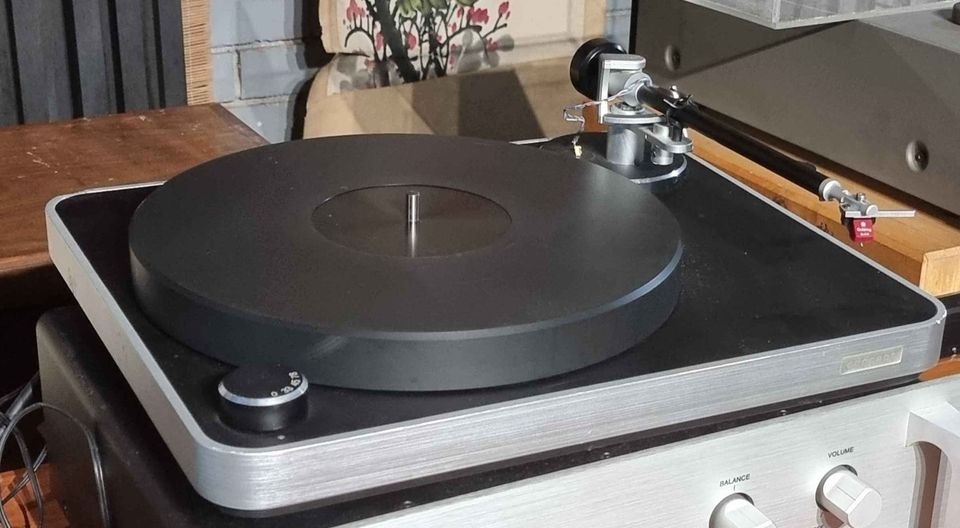 clearaudio beltdrive turntable sold  24475310