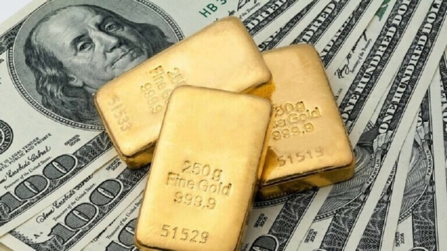 خبير يتوقع متى يجب استبدال الدولارات بالذهب 2310