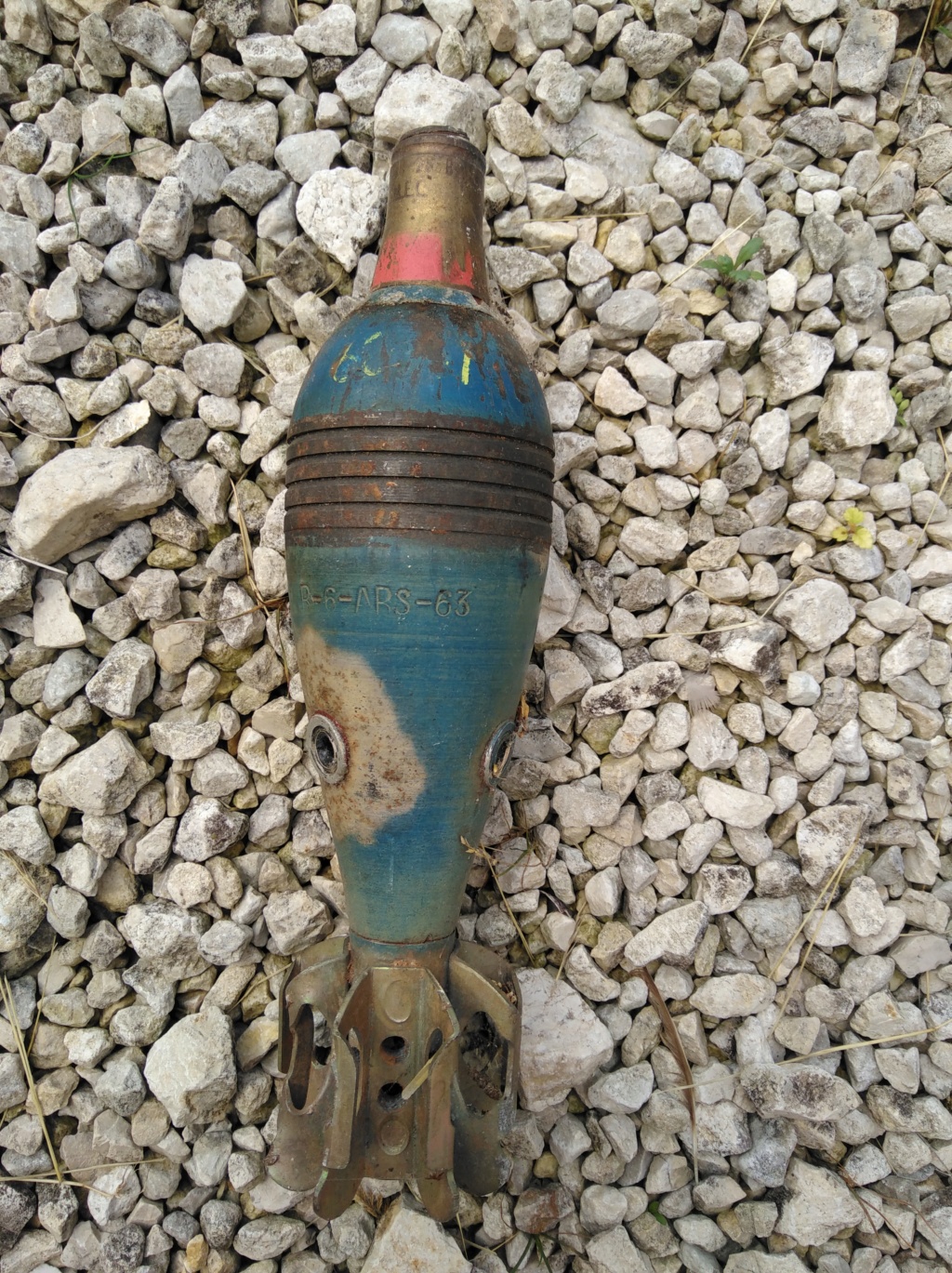 Découverte d'une munition d'obus Img_2012