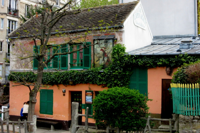 Tours et détours sur la Butte de Montmartre  Red_0666