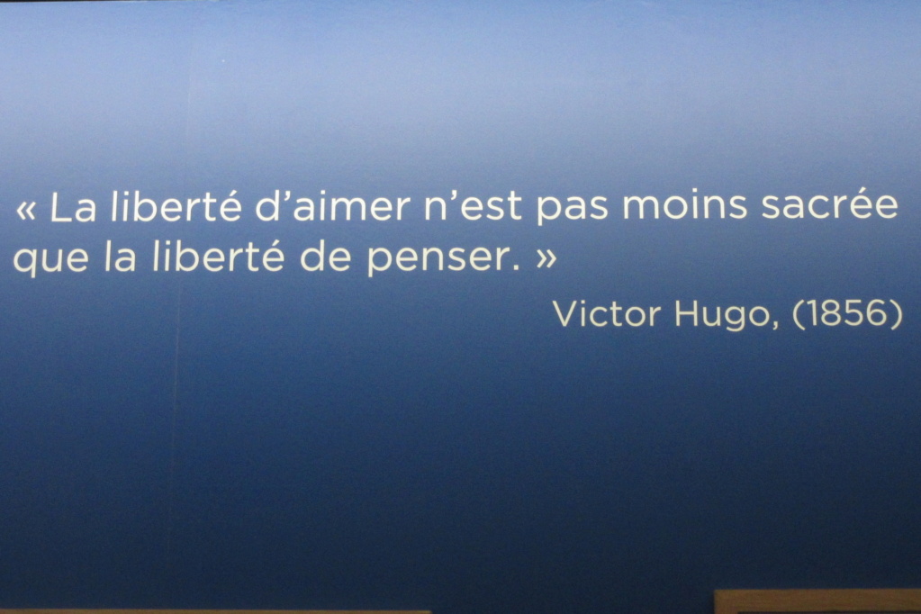 Citation de Victor Hugo - poète, dramaturge, écrivain, romancier et dessinateur romantique français, né le 26 février 1802 (7 ventôse an X) à Besançon et mort le 22 mai 1885 à Paris. Il est considéré comme l'un des plus importants écrivains de la langue   Red_0865