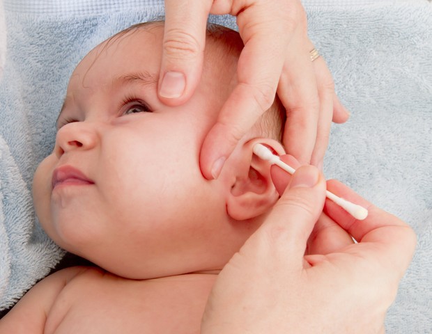 Como identificar que meu filho está com infecção no ouvido ? Bebe-l11