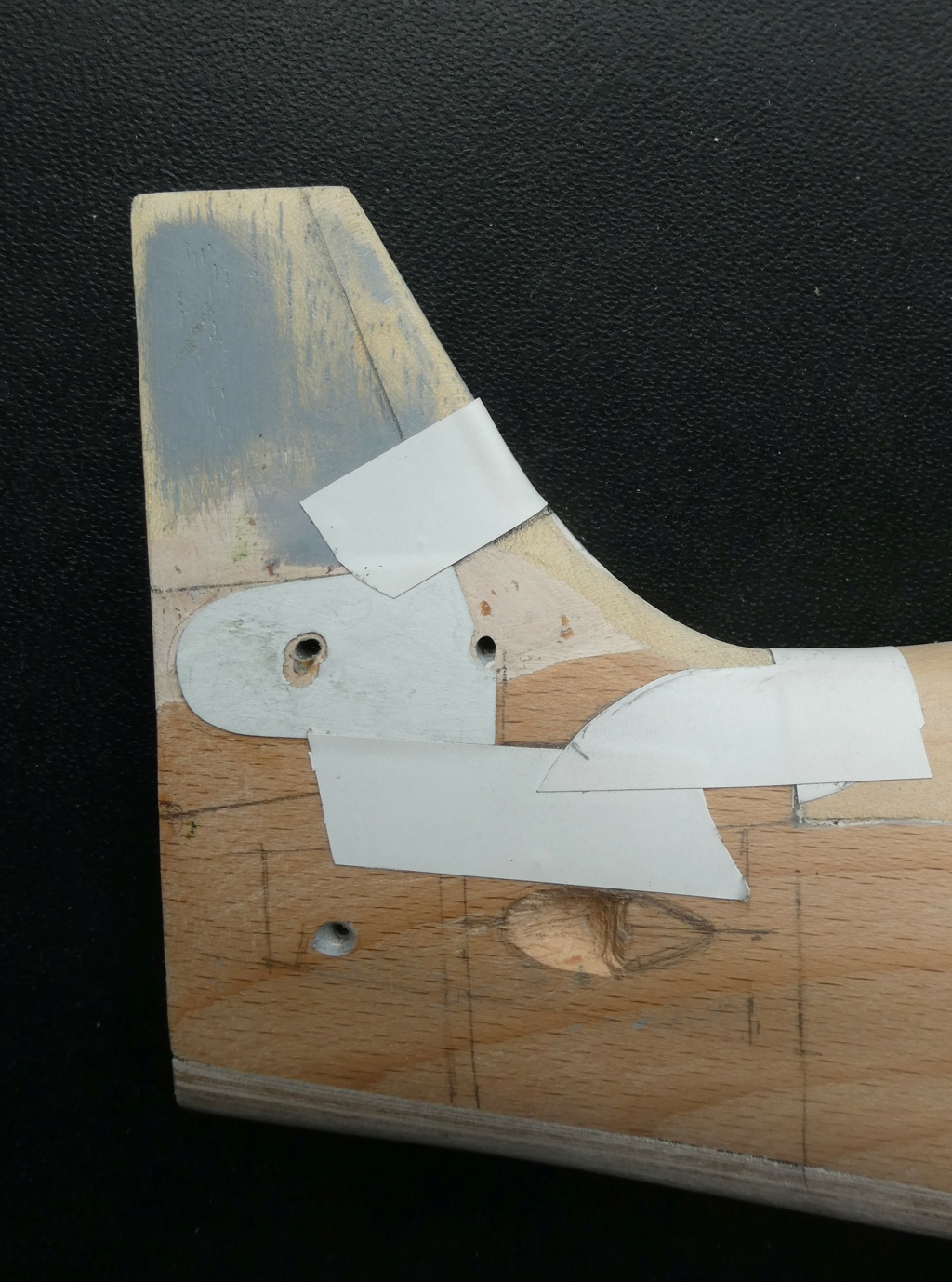 Morane-Saulnier MS.475 Vanneau au 1/16 scratch intégral en bois massif sculpté : fuselage arrière et empennage - Page 6 10520