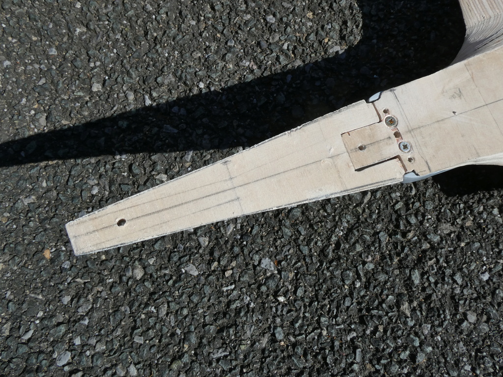 Morane-Saulnier MS.475 Vanneau au 1/16 scratch intégral en bois massif sculpté : fuselage arrière et empennage - Page 6 12519