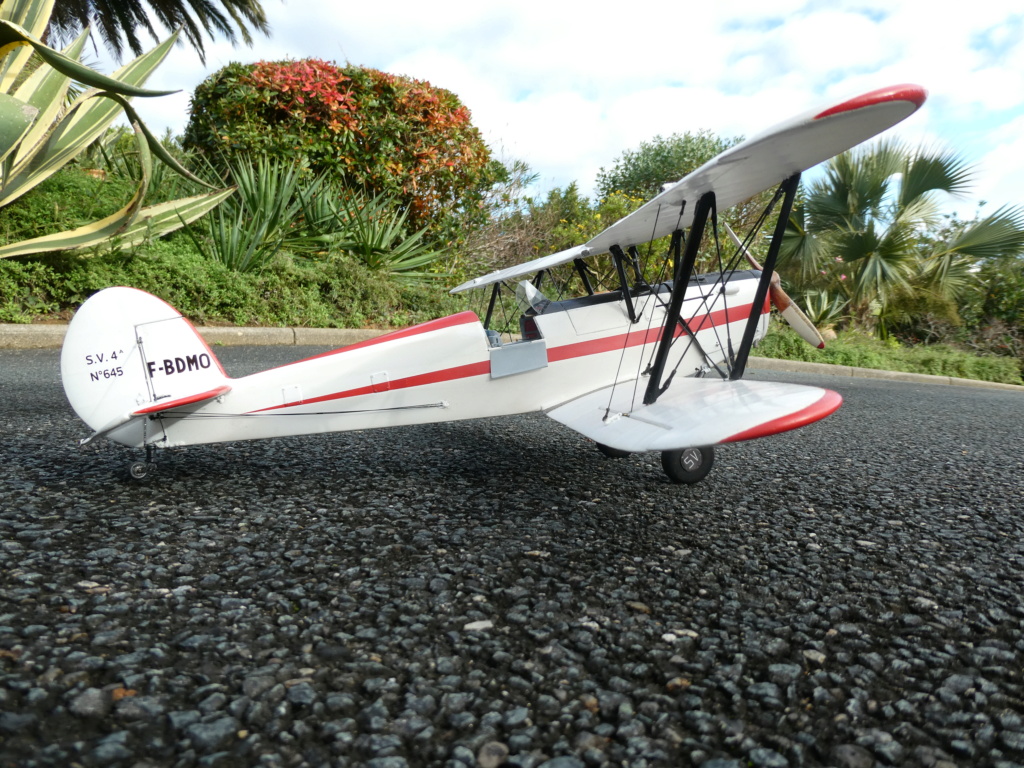 STAMPE S.V.4 A monoplace au 1/15 scratch intégral en bois massif sculpté : photos de Stampe en duo 1945