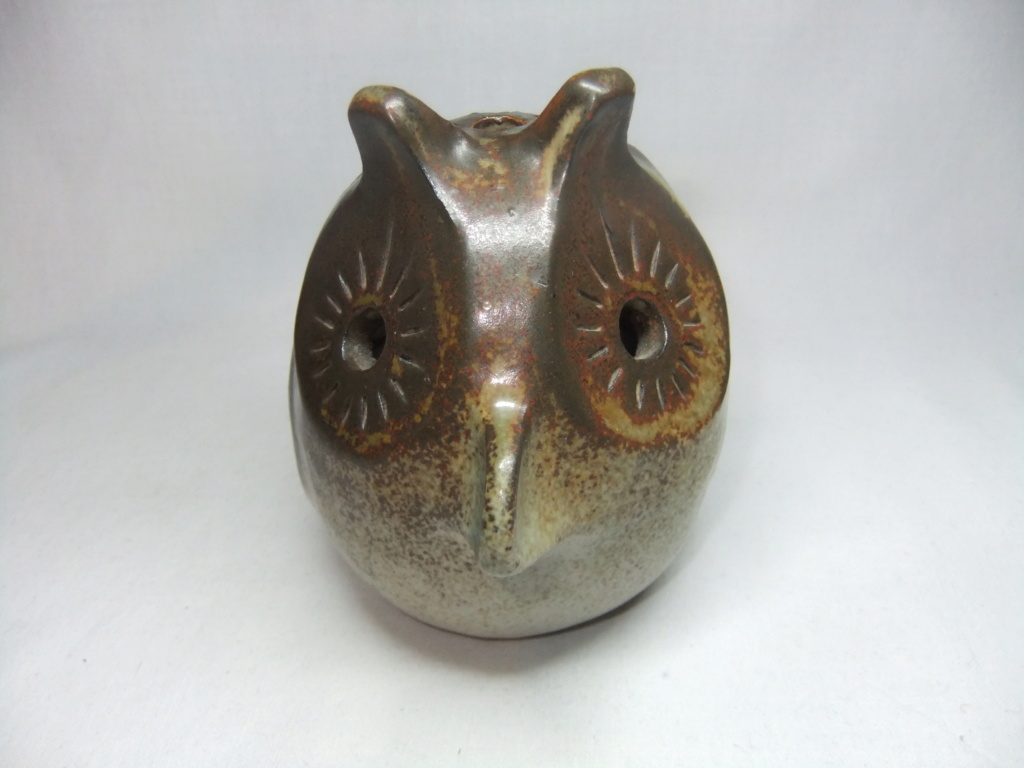 Anyone recognise the mark on this Owl figure? JU mark - Janet Upton Dscf0018