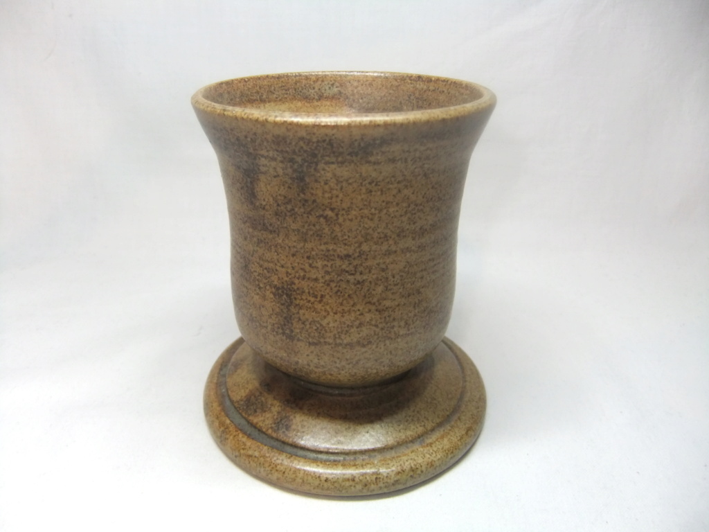 Membury pottery, Bee mark Dscf1320