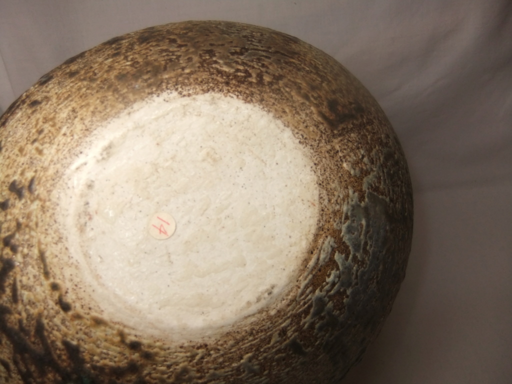 Anyone recognize the mark on this unusual Vase? Looks like a mark? Dscf4251
