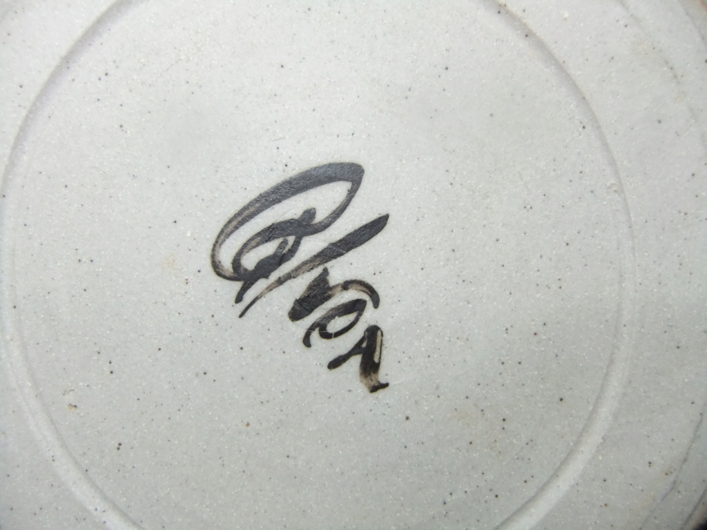 signature on this Bowl - John Calver  Dscf6118