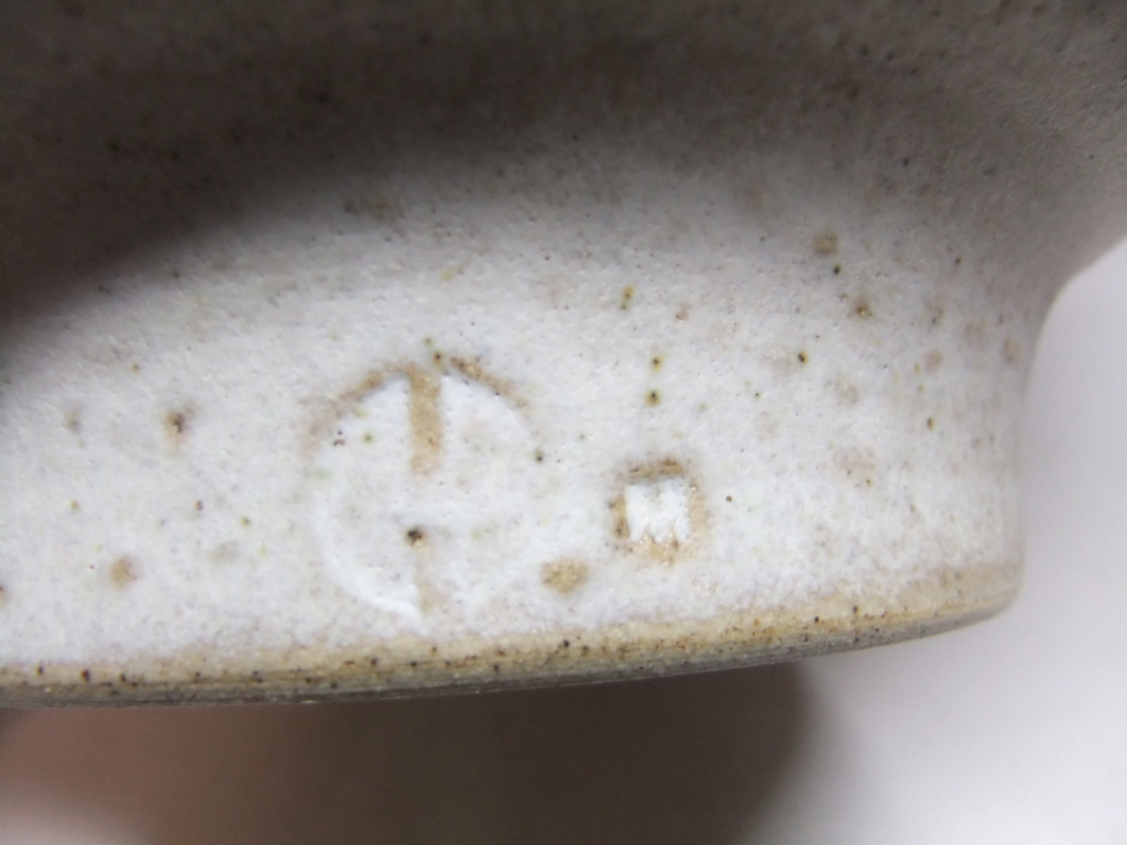 Bowl, Circle, Cross & M mark - Mike & Dinah Steveni, Dianthus Ceramics Dscf6210