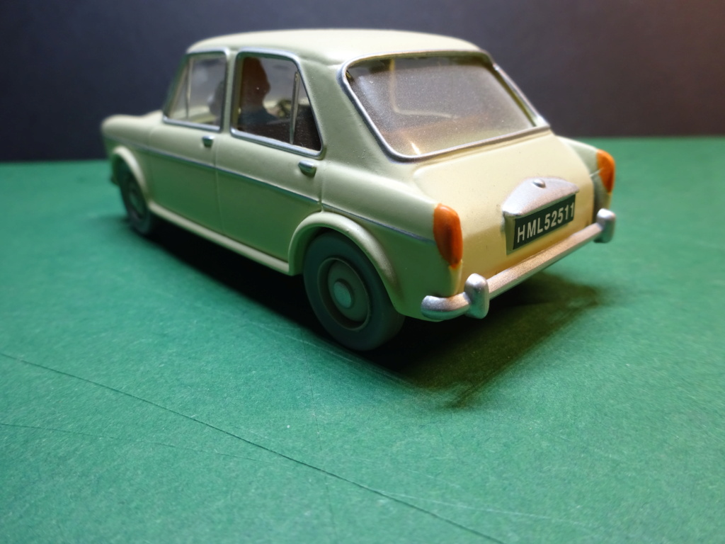 ma collection voiture tintin 1/43 - Page 4 Dsc00308